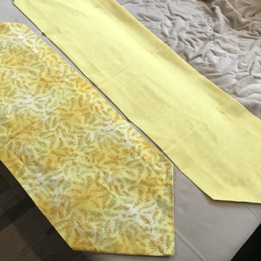 NWT Hand Crafted Set of 2 Yellow Runners - Picture 9 of 9